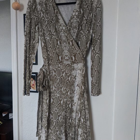 Diane Von Furstenberg Python print Wrap Dress NWOT - Picture 2 of 5